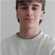 Estudiante de educación primaria de Bilbao con título y experiencia de monitor de tiempo libre en busca de trabajo dando clases a alumnos de primaria y la ESO
